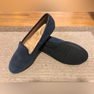 (Harmony 783) Women’s Perforated Suede Loafer
